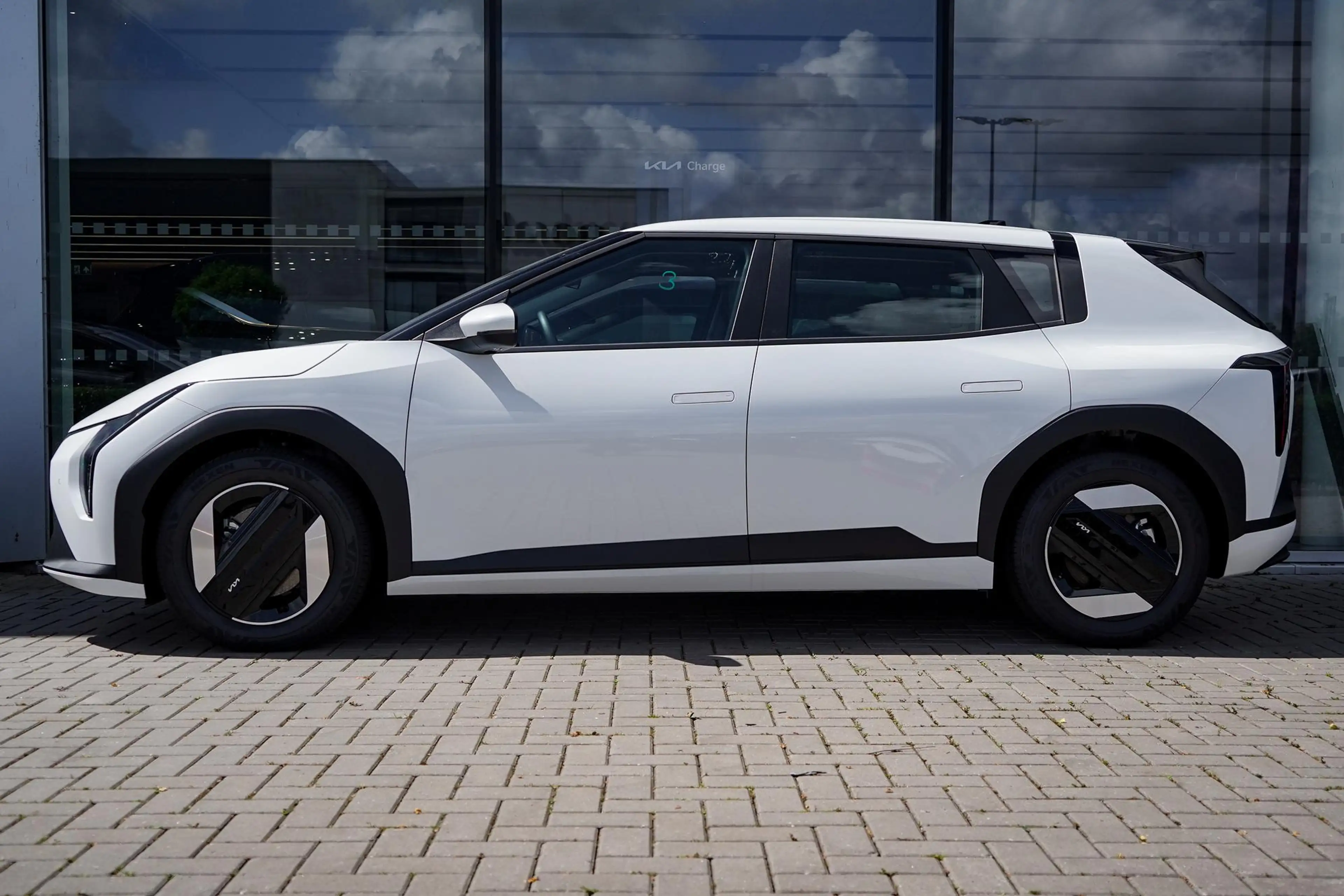 Kia EV4 Air 58.3 kWh | Direct beschikbaar | Navigatie | LE — photo 3