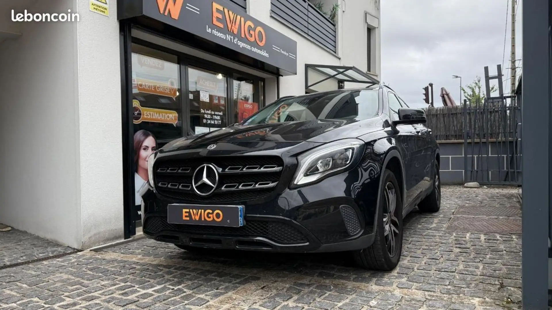Mercedes-Benz GLA 180 Classe Mercedes 1.6 180 120ch INSPIRATION 7G-DCT BVA Zwart - 1