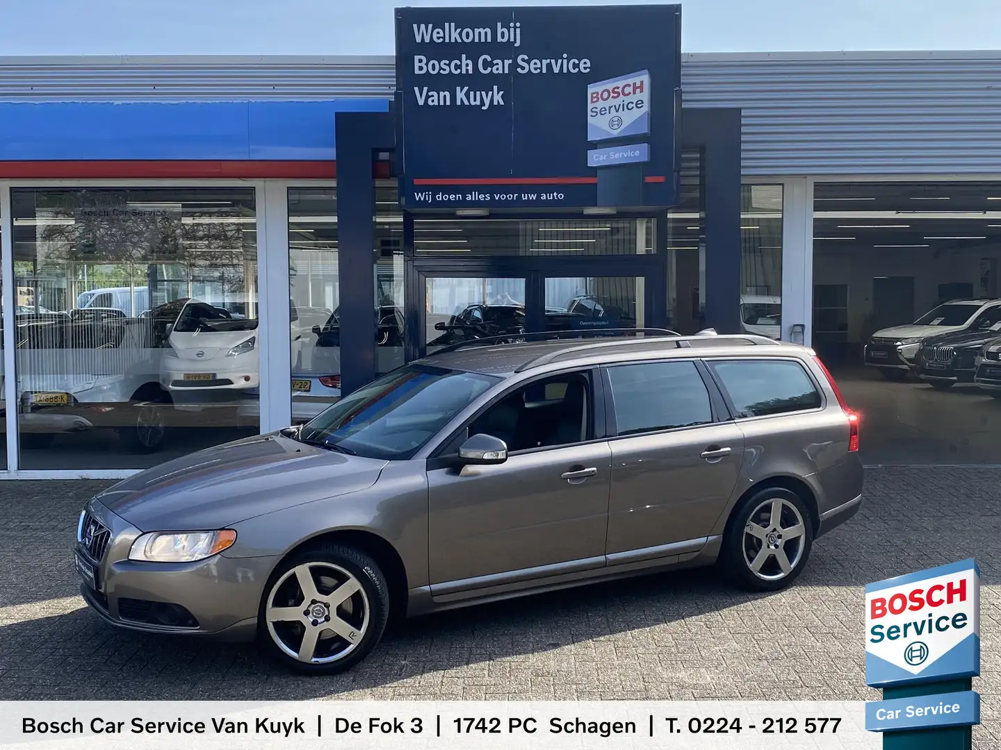 Volvo V70 2.5T Momentum / Automaat / NL-Auto / Youngtimer / Gris - 1