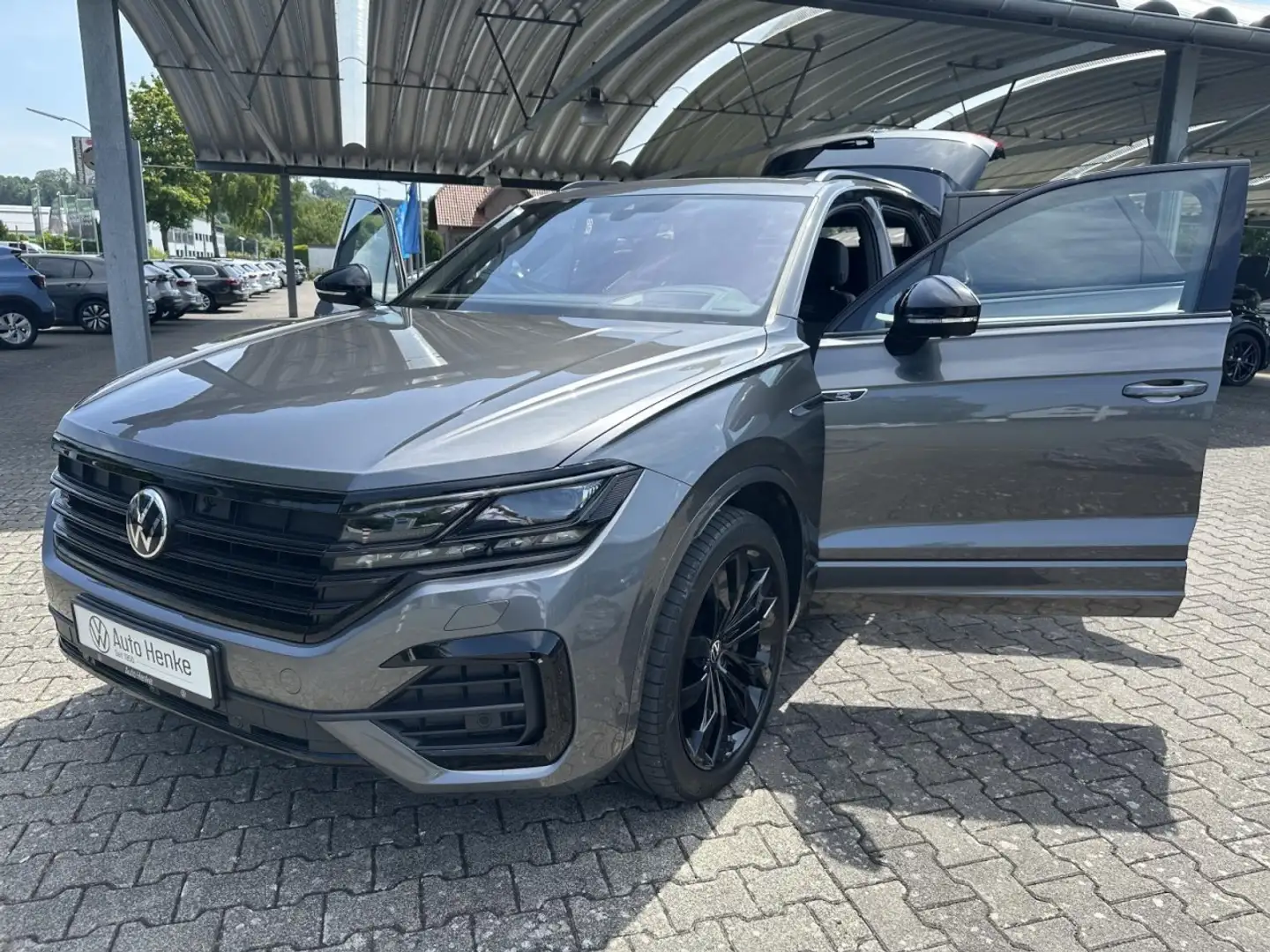 Volkswagen Touareg 3.0 TDI SCR DSG 4Motion R-LINE + AHK + LED-MATRIX Grau - 2