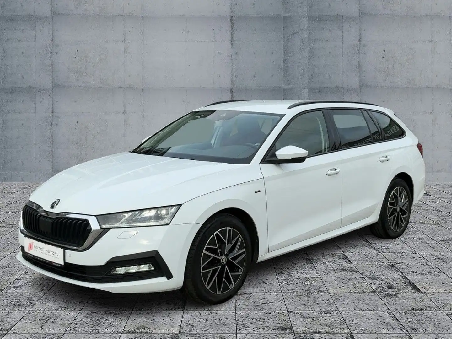 Skoda Octavia Combi 2.0 TDI DSG CLEVER MATRIX+NAV+SHZ Wit - 2