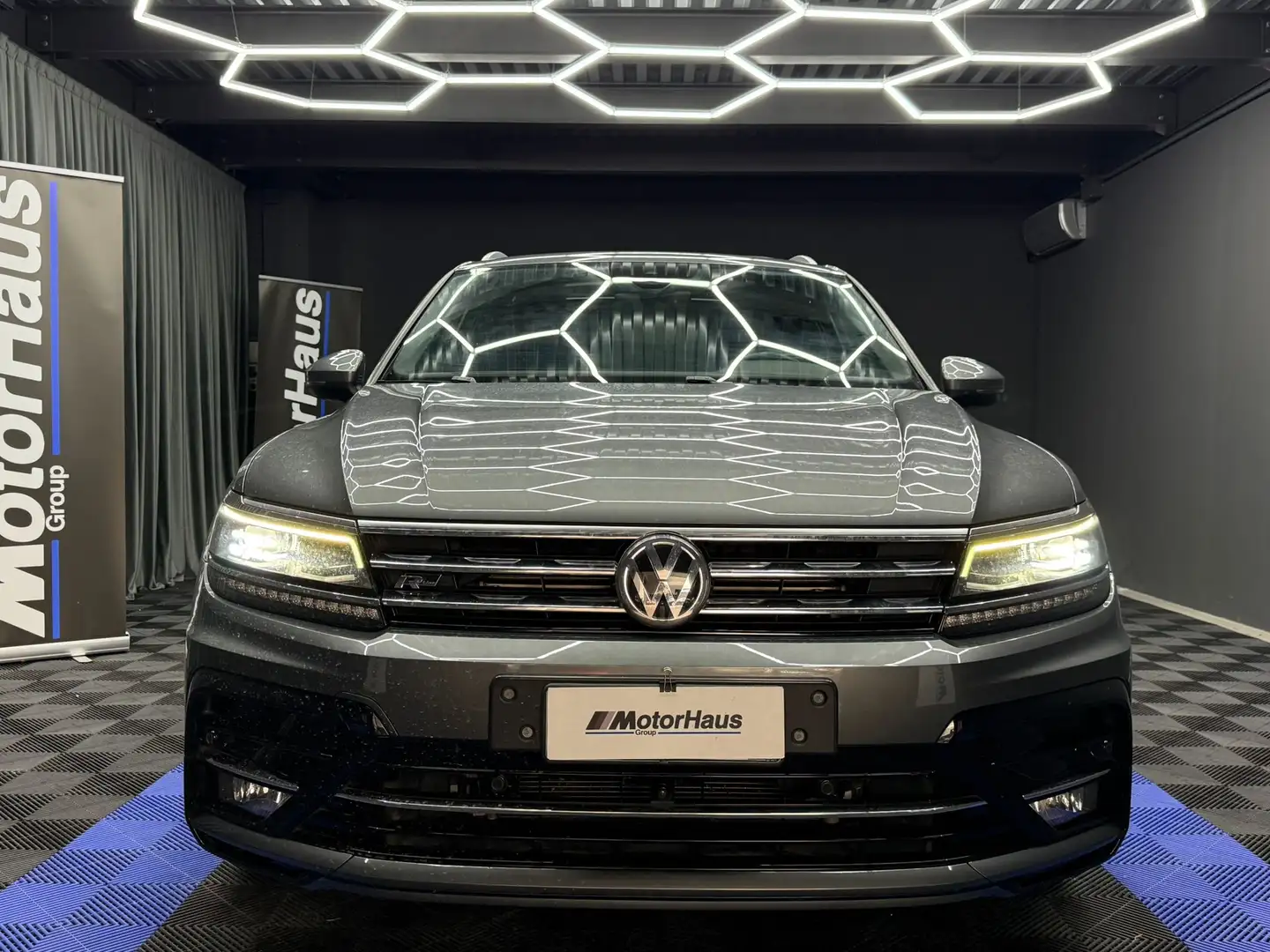 Volkswagen Tiguan 2.0 tsi Advanced 4motion 180cv Grijs - 2