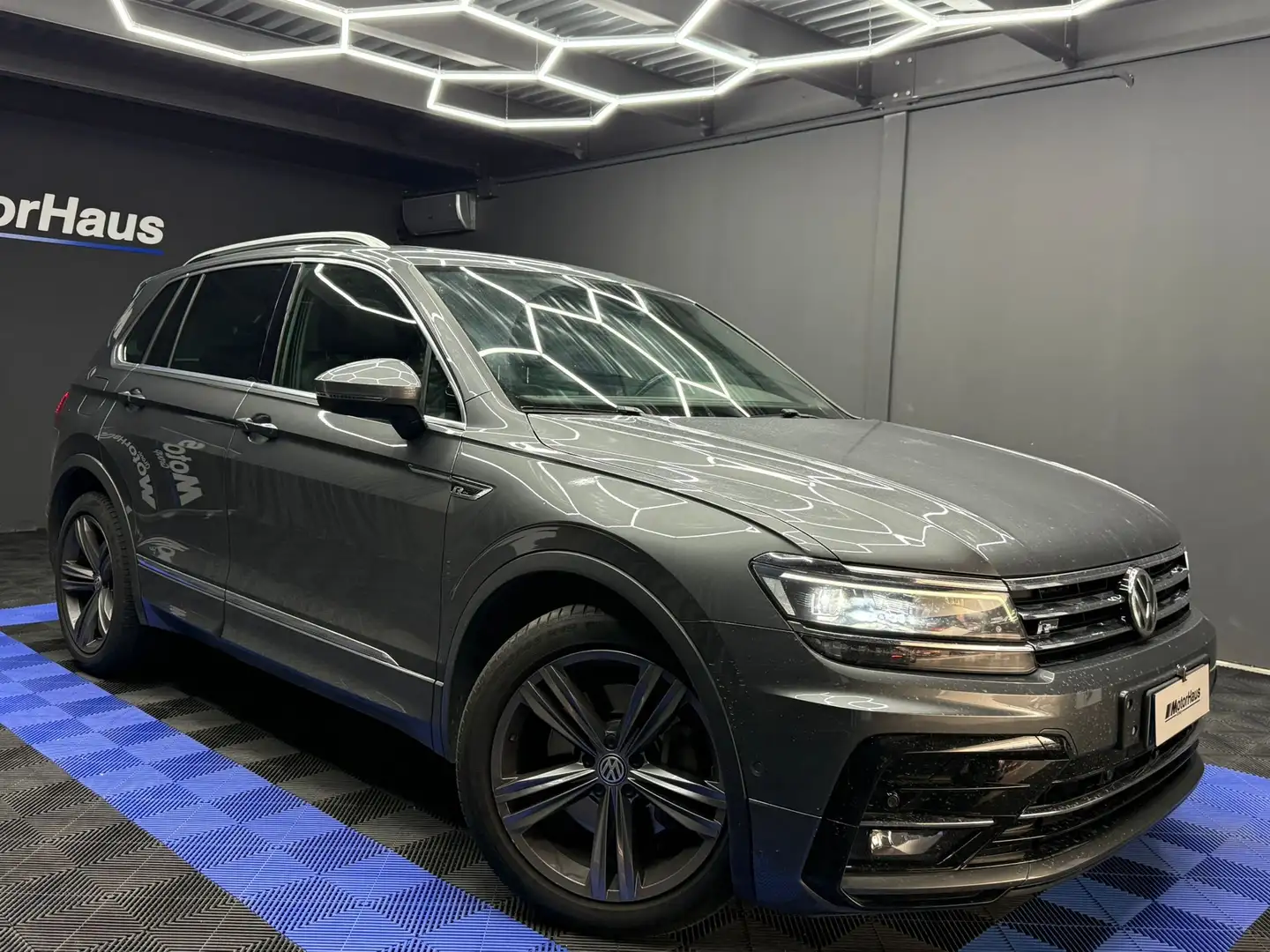 Volkswagen Tiguan 2.0 tsi Advanced 4motion 180cv Grijs - 1