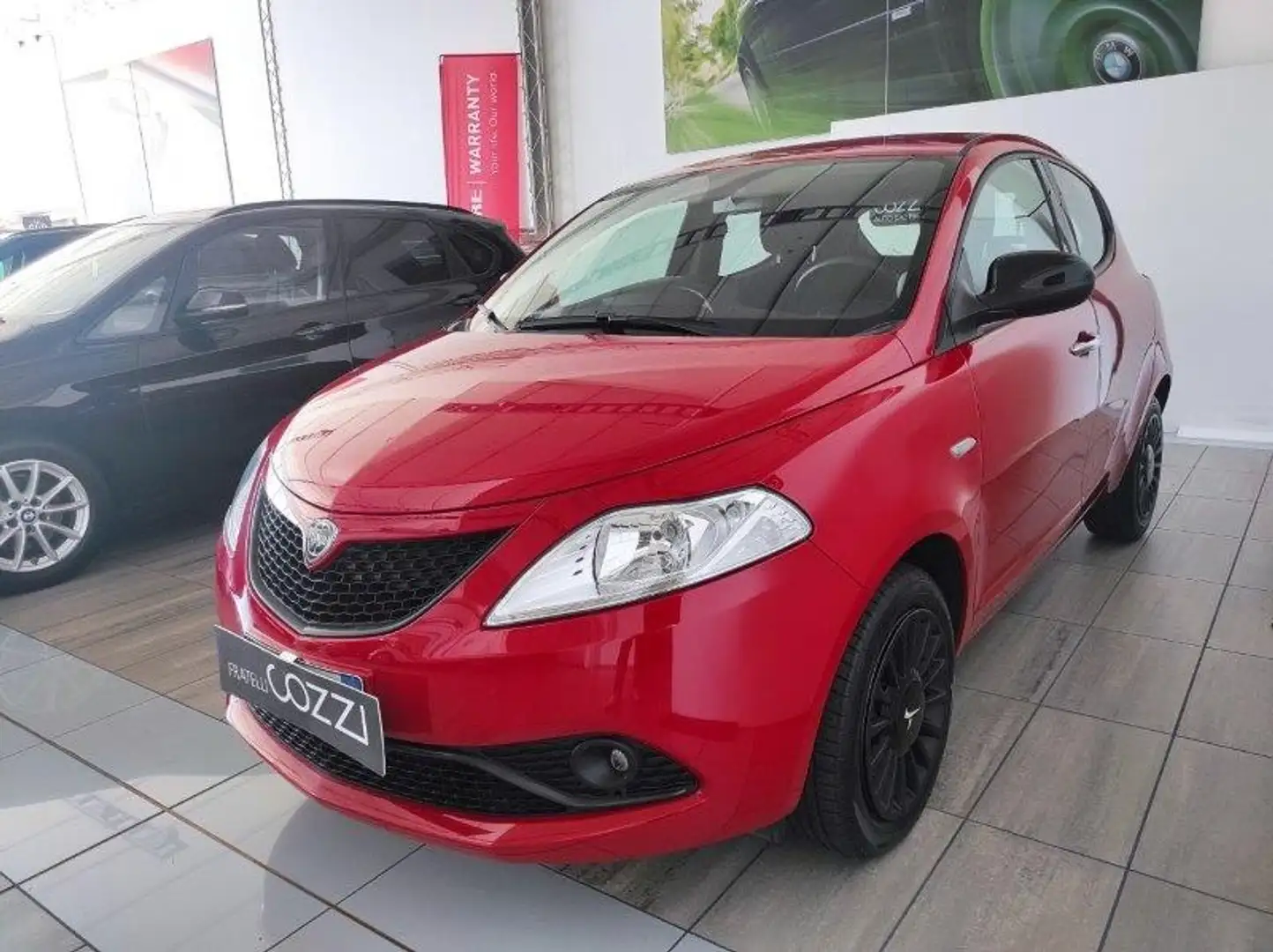 Lancia Ypsilon 3ª serie - Ypsilon 1.0 FireFly 5 porte S&S Hybrid Rosso - 2