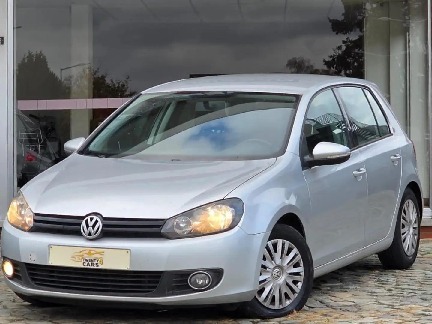 Volkswagen Golf 1.6 TDI Airco Navigatie CruiseC 5 Deurs 105 Pk * Zilver - 1