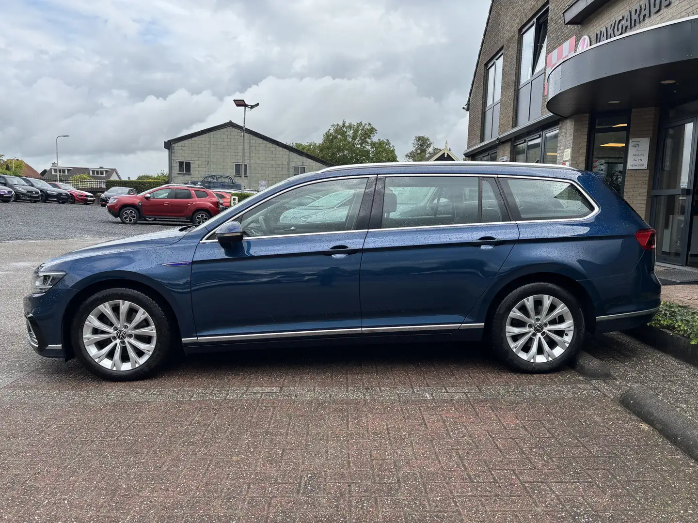 Volkswagen Passat Variant 1.4 TSI PHEV GTE Automaat Business Trekhaak / Pano Blauw - 2