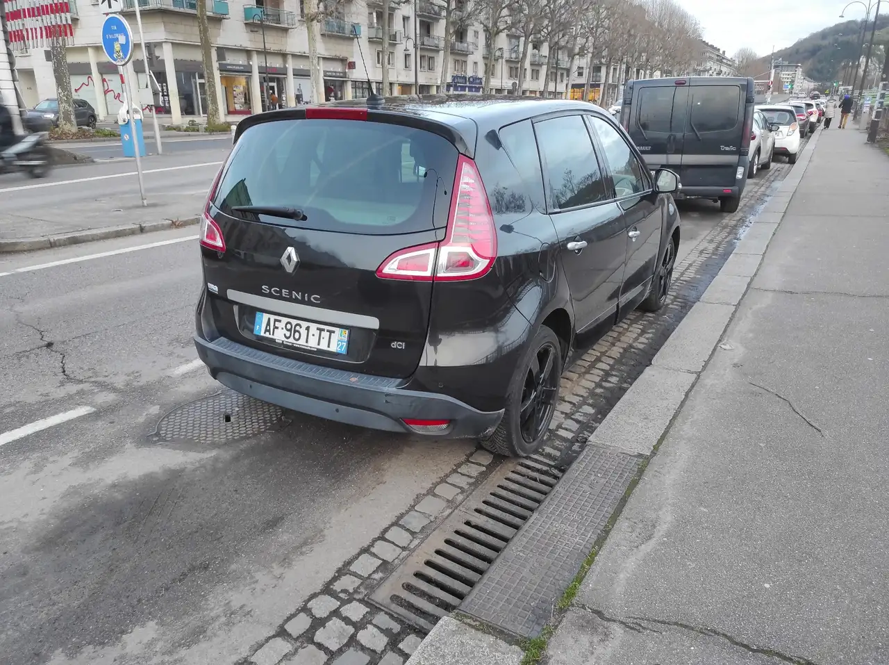 Renault Scenic 1.9 dCi 130 Carminat