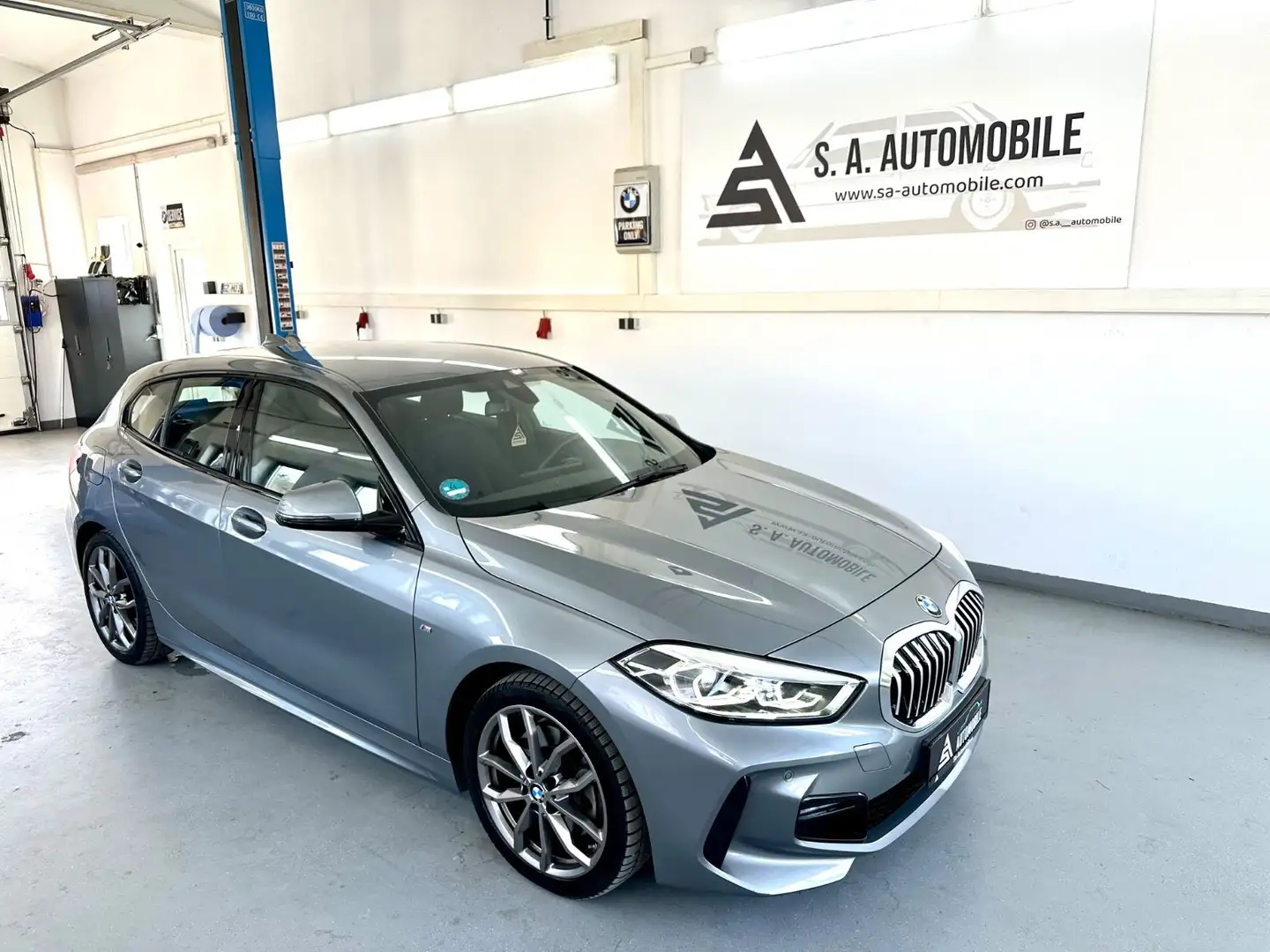 BMW 120 i M Sport*Ambiente*1.Hand* Grau - 2