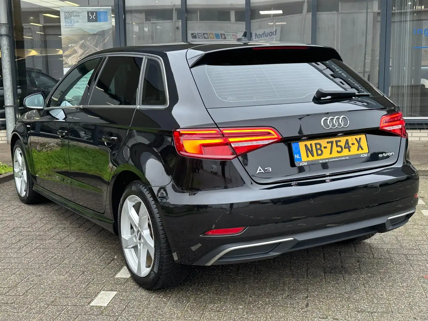 Audi A3 Sportback 1.4 e-tron Lease Edition Zwart - 2