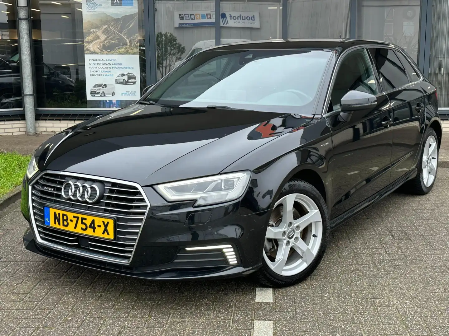Audi A3 Sportback 1.4 e-tron Lease Edition Zwart - 1