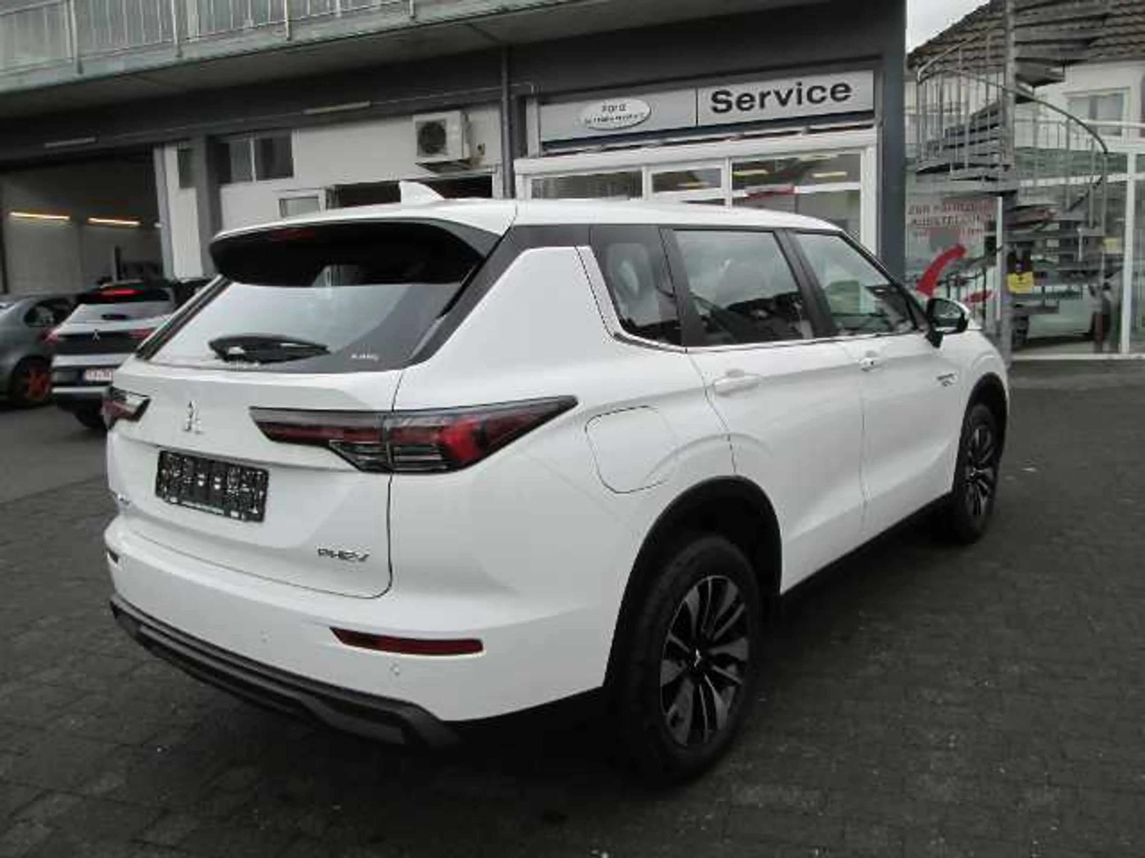 Mitsubishi Outlander 2.4L PHEV Diamant — photo 7