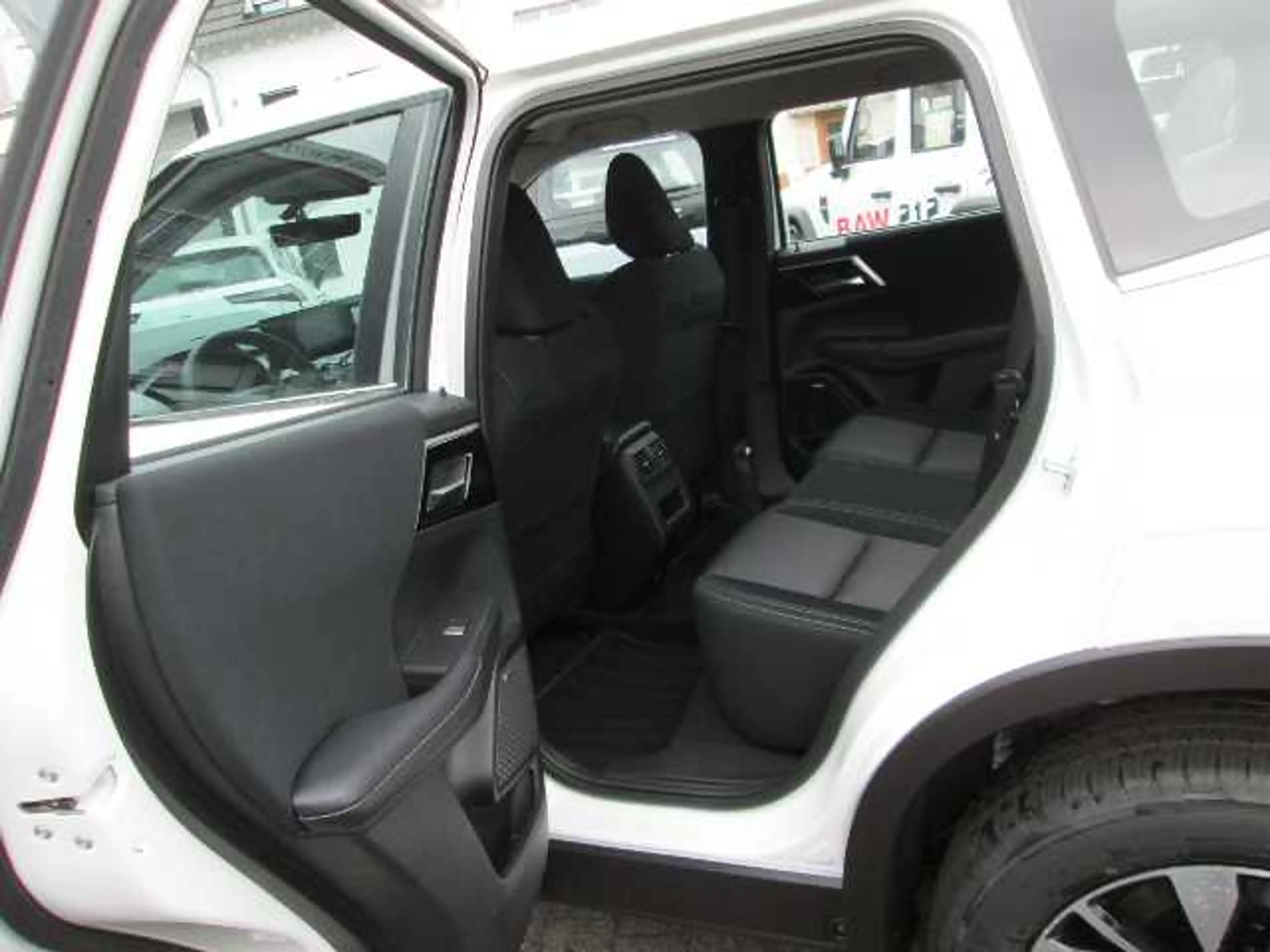 Mitsubishi Outlander 2.4L PHEV Diamant — photo 14