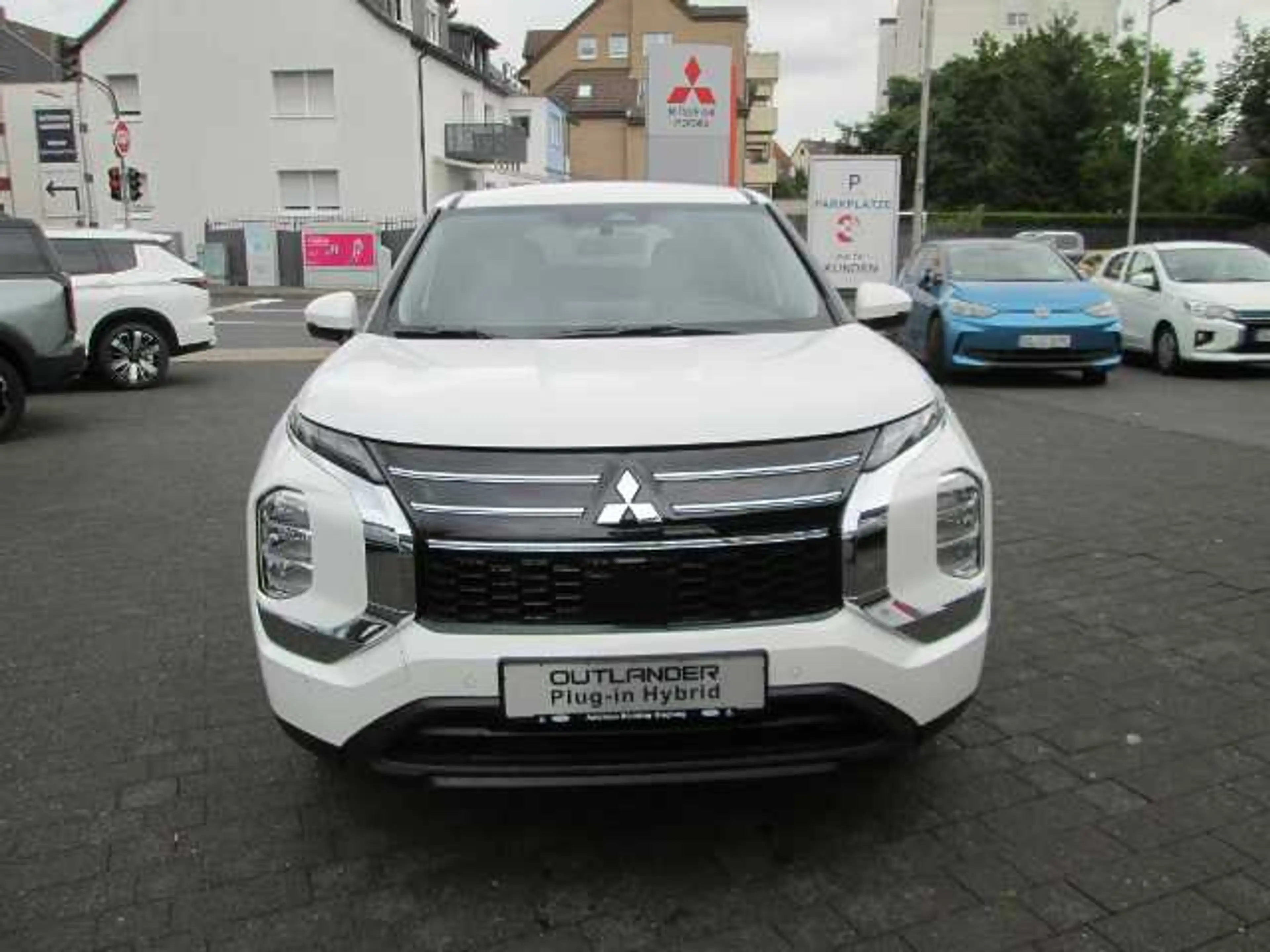 Mitsubishi Outlander 2.4L PHEV Diamant — photo 4