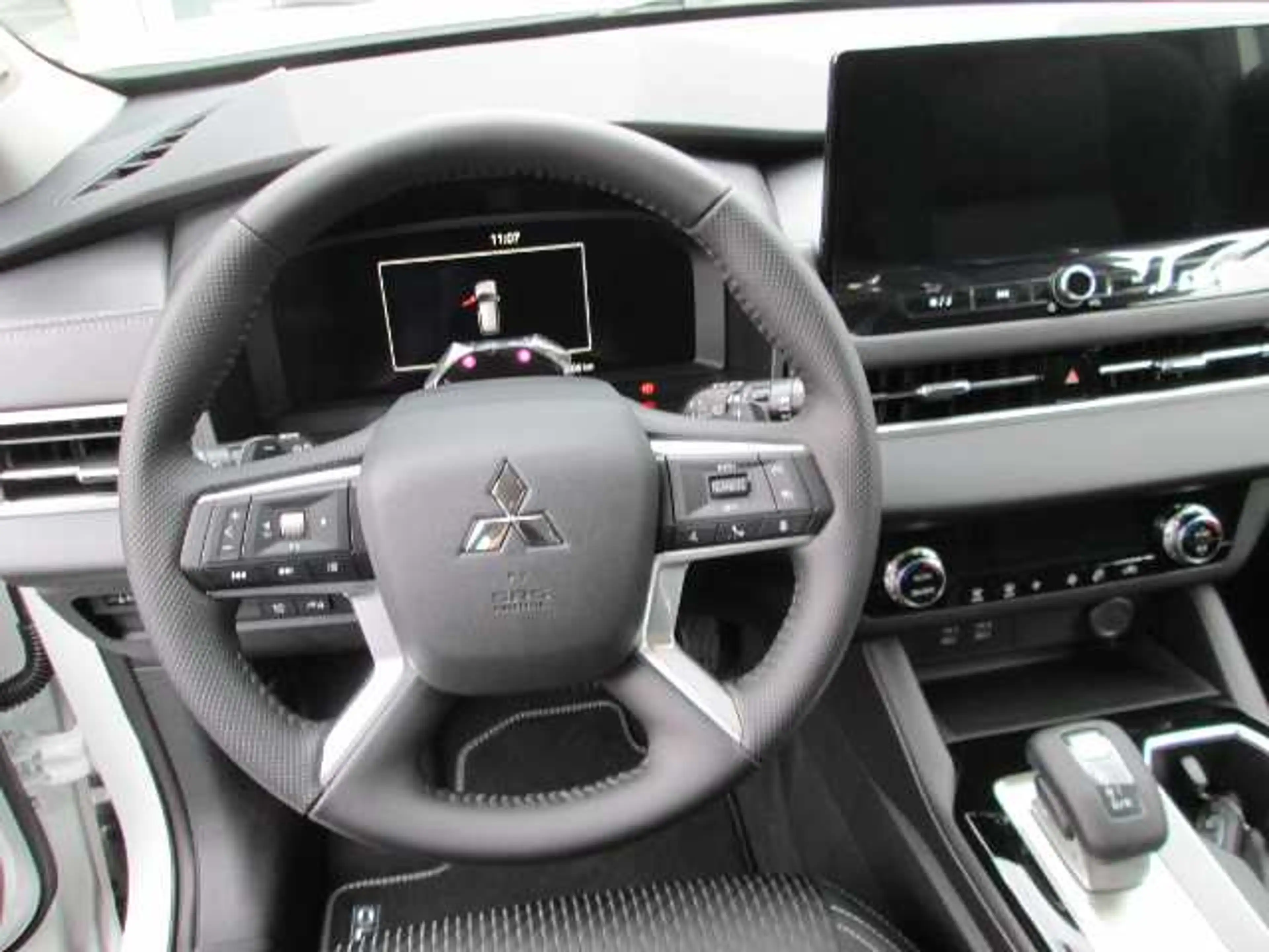 Mitsubishi Outlander 2.4L PHEV Diamant — photo 12