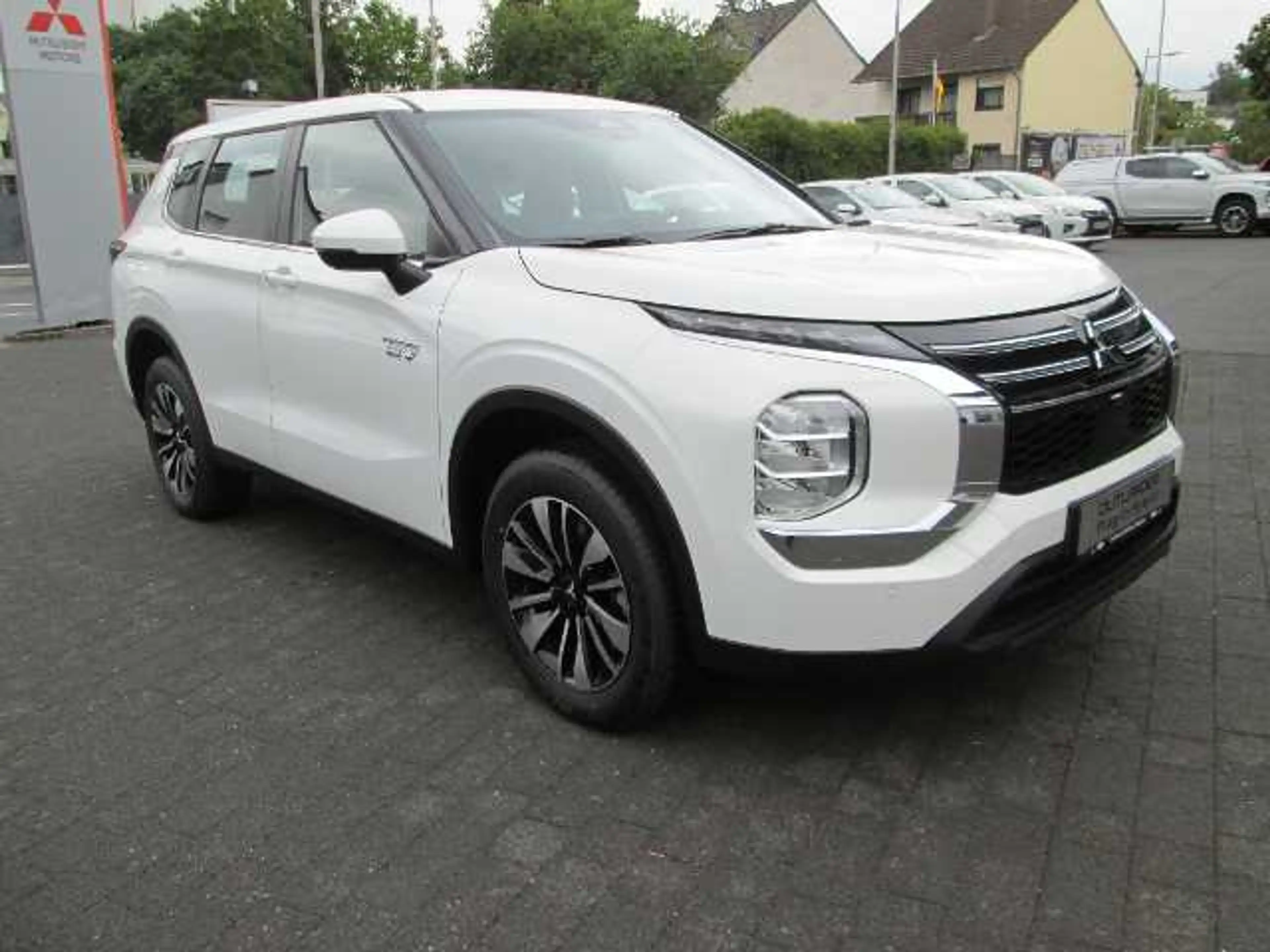 Mitsubishi Outlander 2.4L PHEV Diamant — photo 5