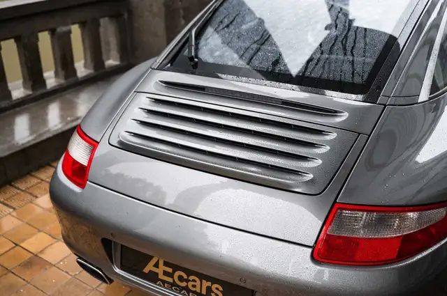 Porsche 911 view 22