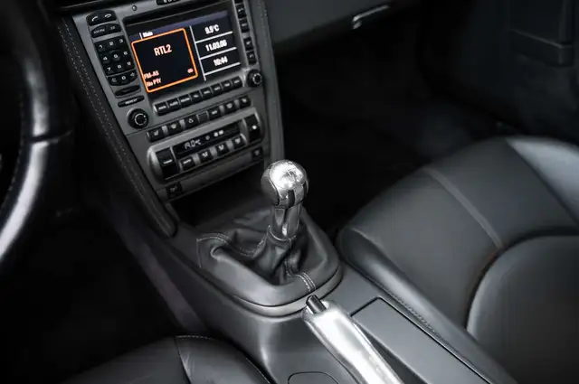 Porsche 911 view 14