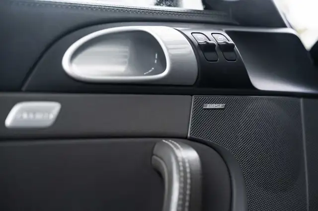 Porsche 911 view 16