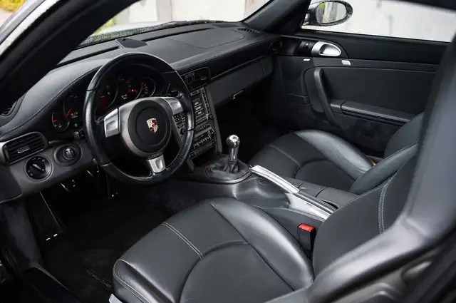 Porsche 911 view 18