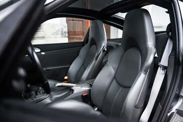 Porsche 911 view 11