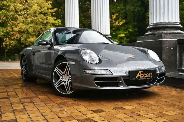 Porsche 911 view 4