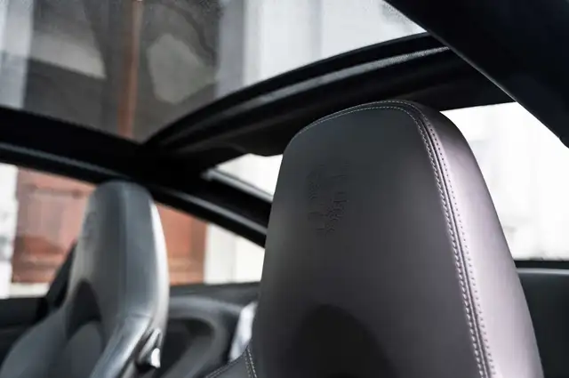Porsche 911 view 10