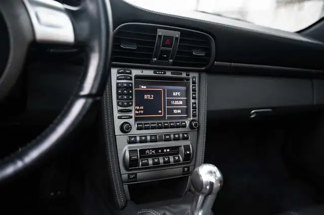 Porsche 911 view 13