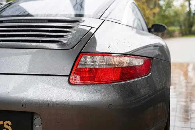 Porsche 911 view 21