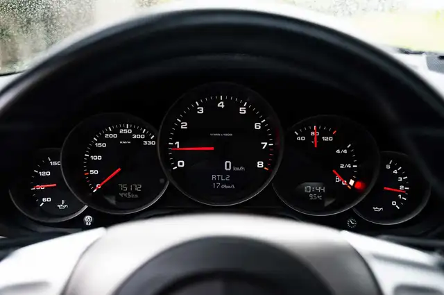 Porsche 911 view 15