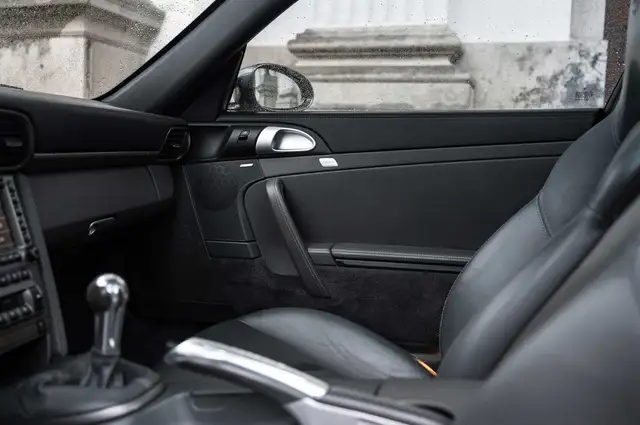 Porsche 911 view 12