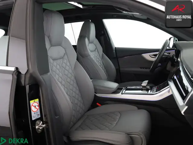 Audi SQ8 view 10