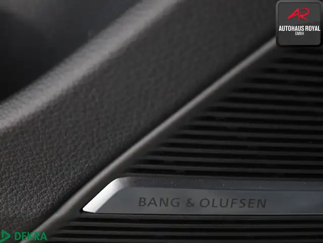 Audi SQ8 view 15