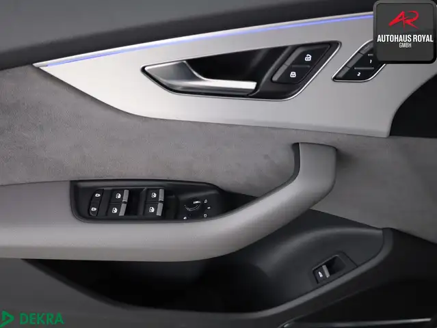 Audi SQ8 view 14