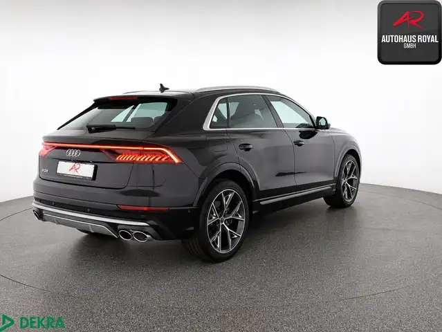 Audi SQ8 view 4