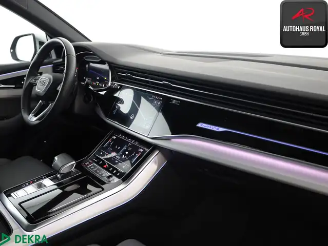 Audi SQ8 view 9