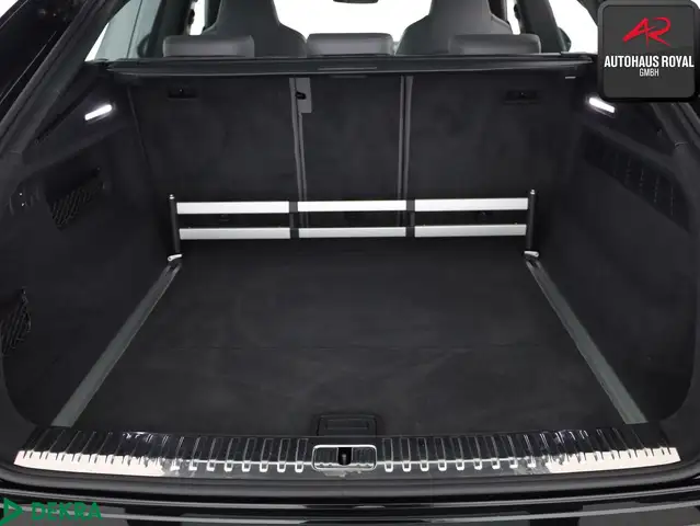 Audi SQ8 view 13