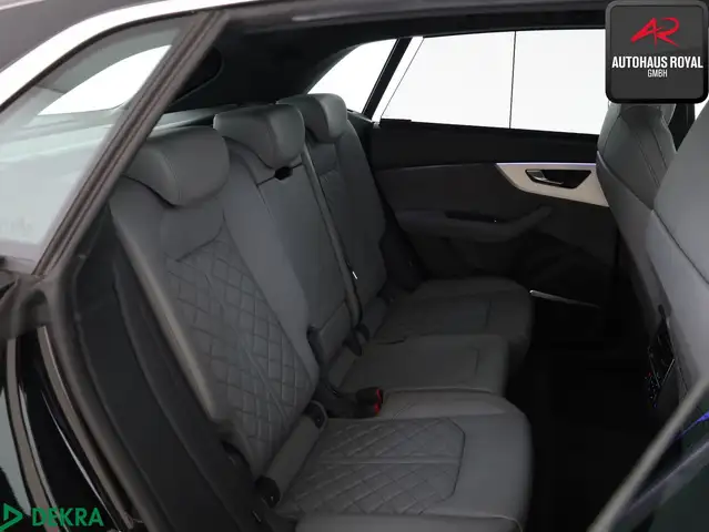 Audi SQ8 view 12
