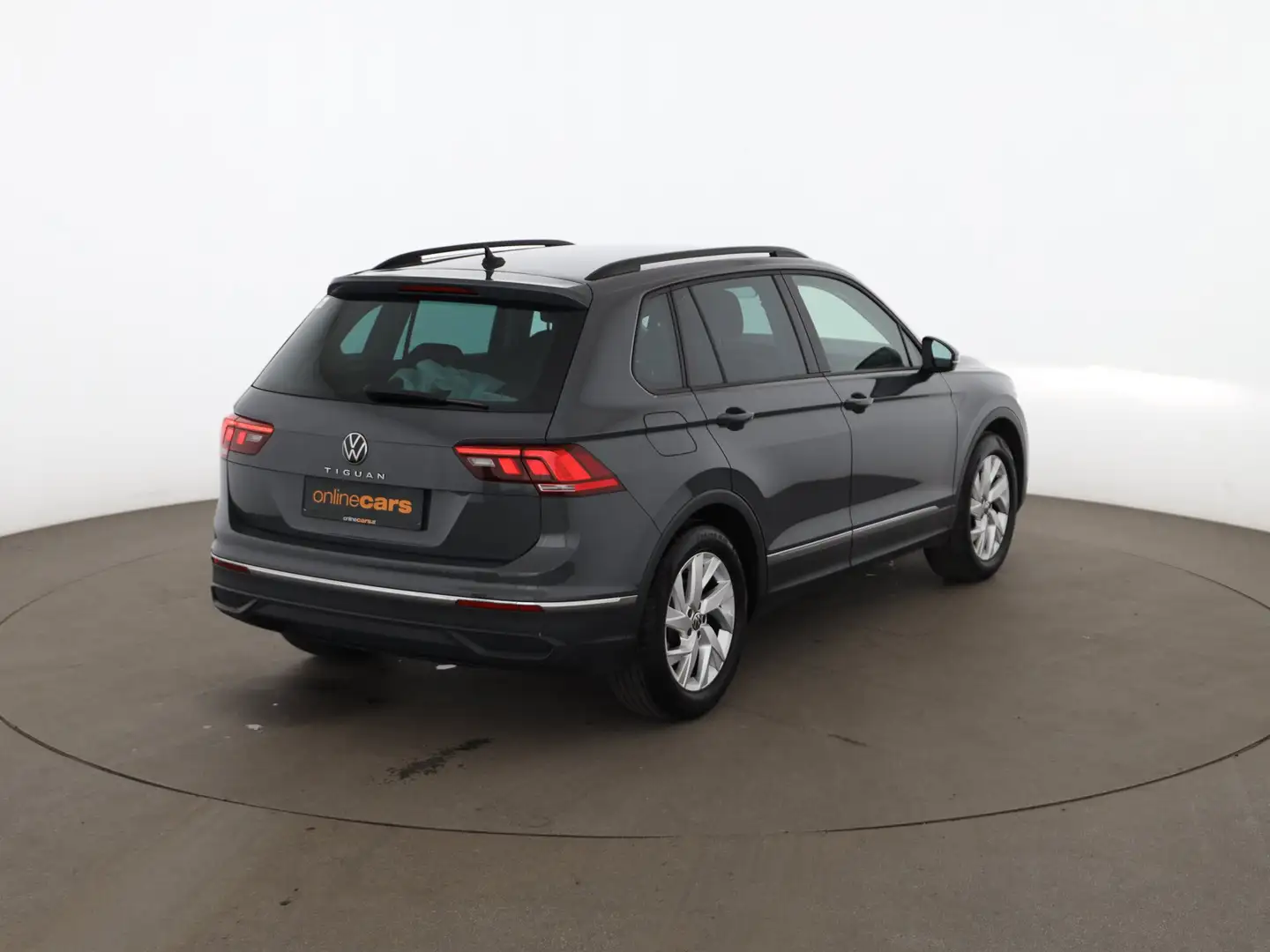 Volkswagen Tiguan 2.0 TDI Life Aut MATRIX RADAR SITZHZG Grau - 2