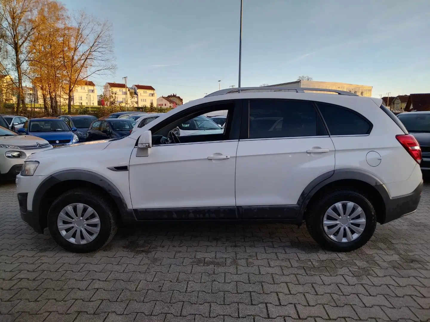 Chevrolet Captiva 2.4 LT+ 4WD+LEDER+SHZ+AHK+KLIMAAUTOMATIK Weiß - 2