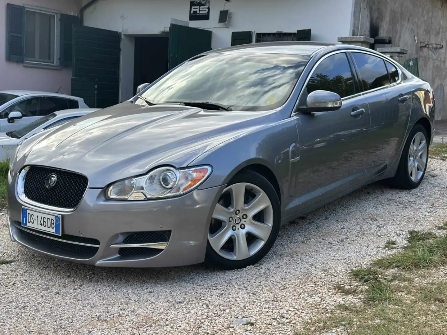 Jaguar XF XF 3.0 V6 Premium Luxury Gris - 1