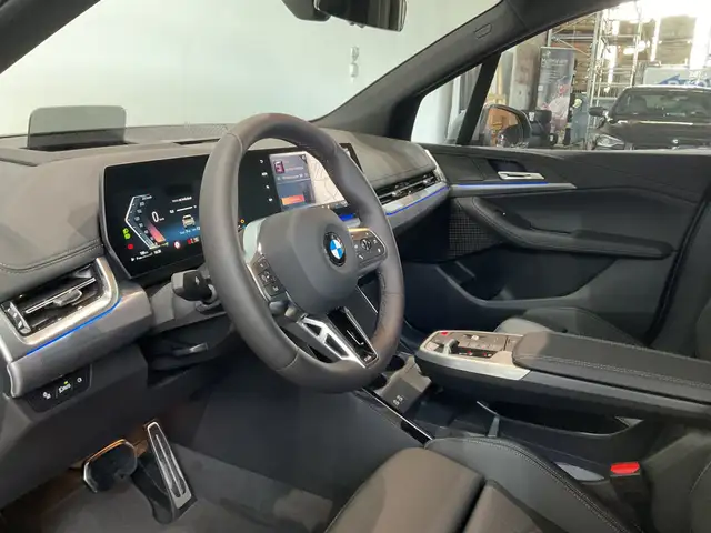 BMW 2 Series view 3
