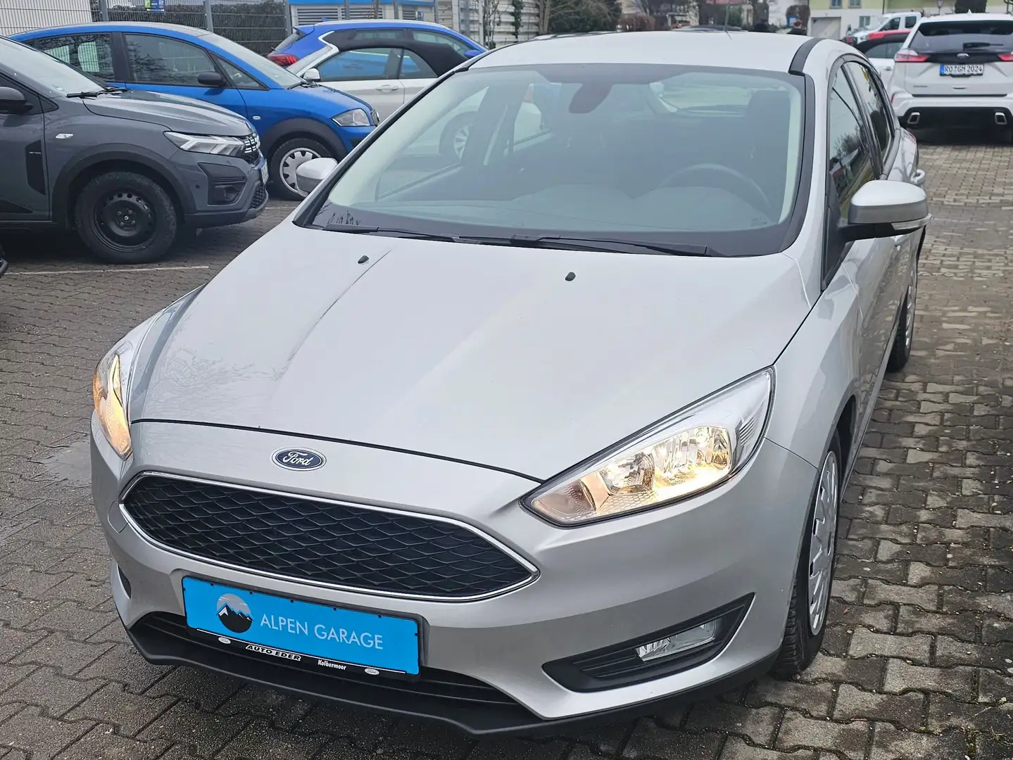 Ford Focus Lim.*1.5 TDCi*Navi*Klima*PDC*Tempo*SHZ*MFL*8-fach* Silber - 1