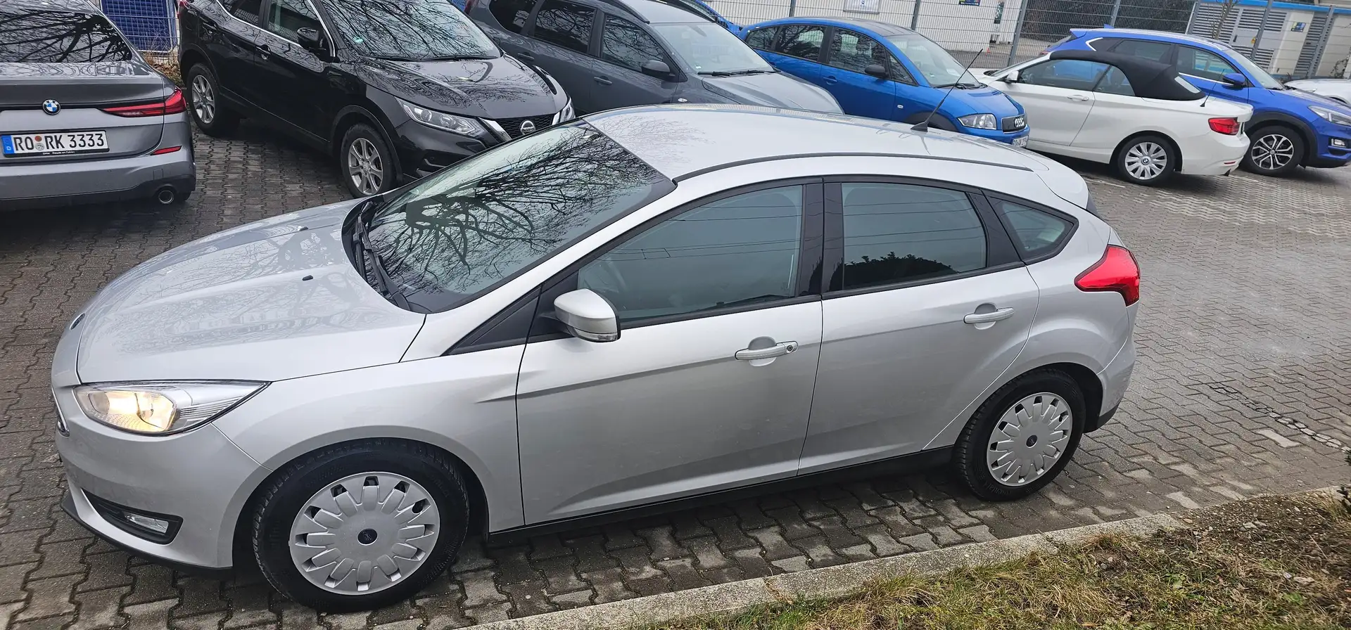Ford Focus Lim.*1.5 TDCi*Navi*Klima*PDC*Tempo*SHZ*MFL*8-fach* Silber - 2
