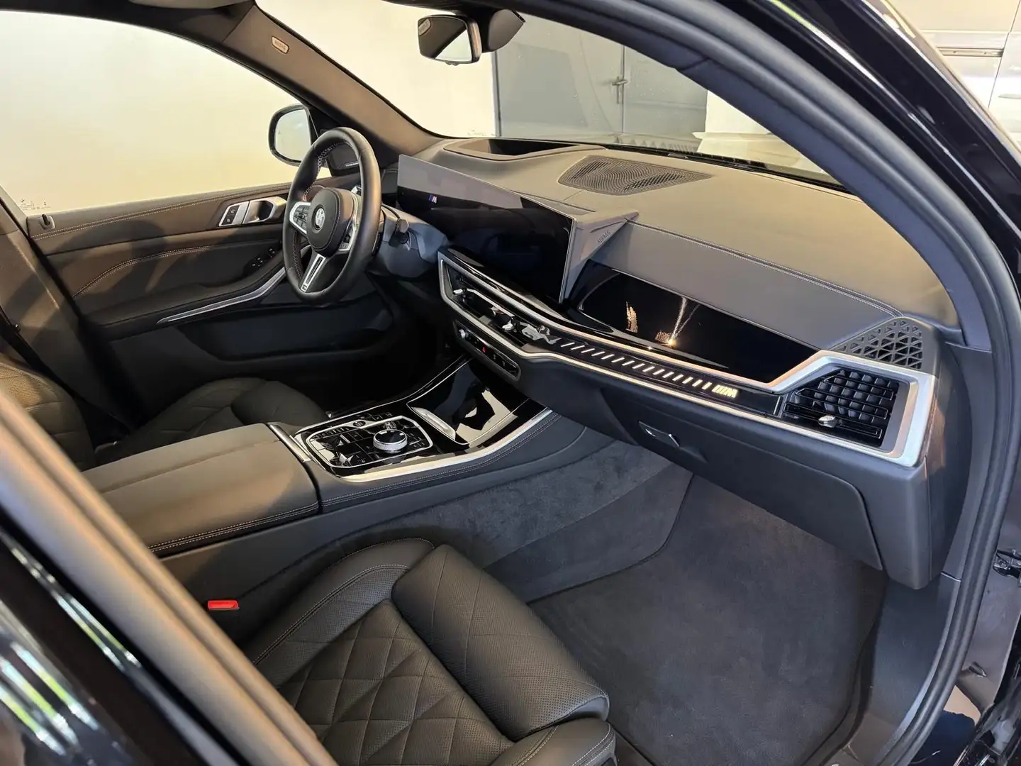 BMW X5 M60 XDRIVE*PANO*STHZ*SITZBE*LED*CAM*LUFT*AHK* Schwarz - 2