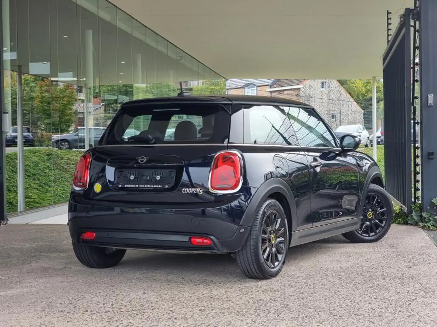 MINI Cooper SE Hatch Schwarz - 2