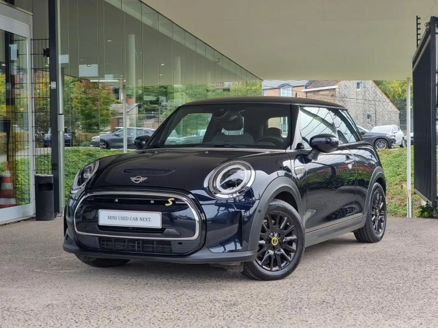 MINI Cooper SE Hatch Schwarz - 1