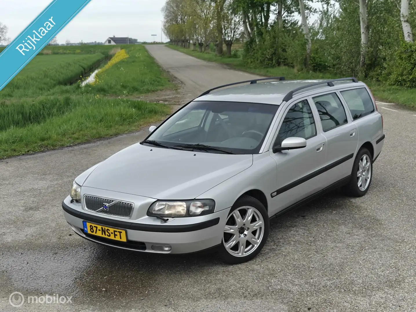 Volvo V70 2.4 Edition II Gris - 2