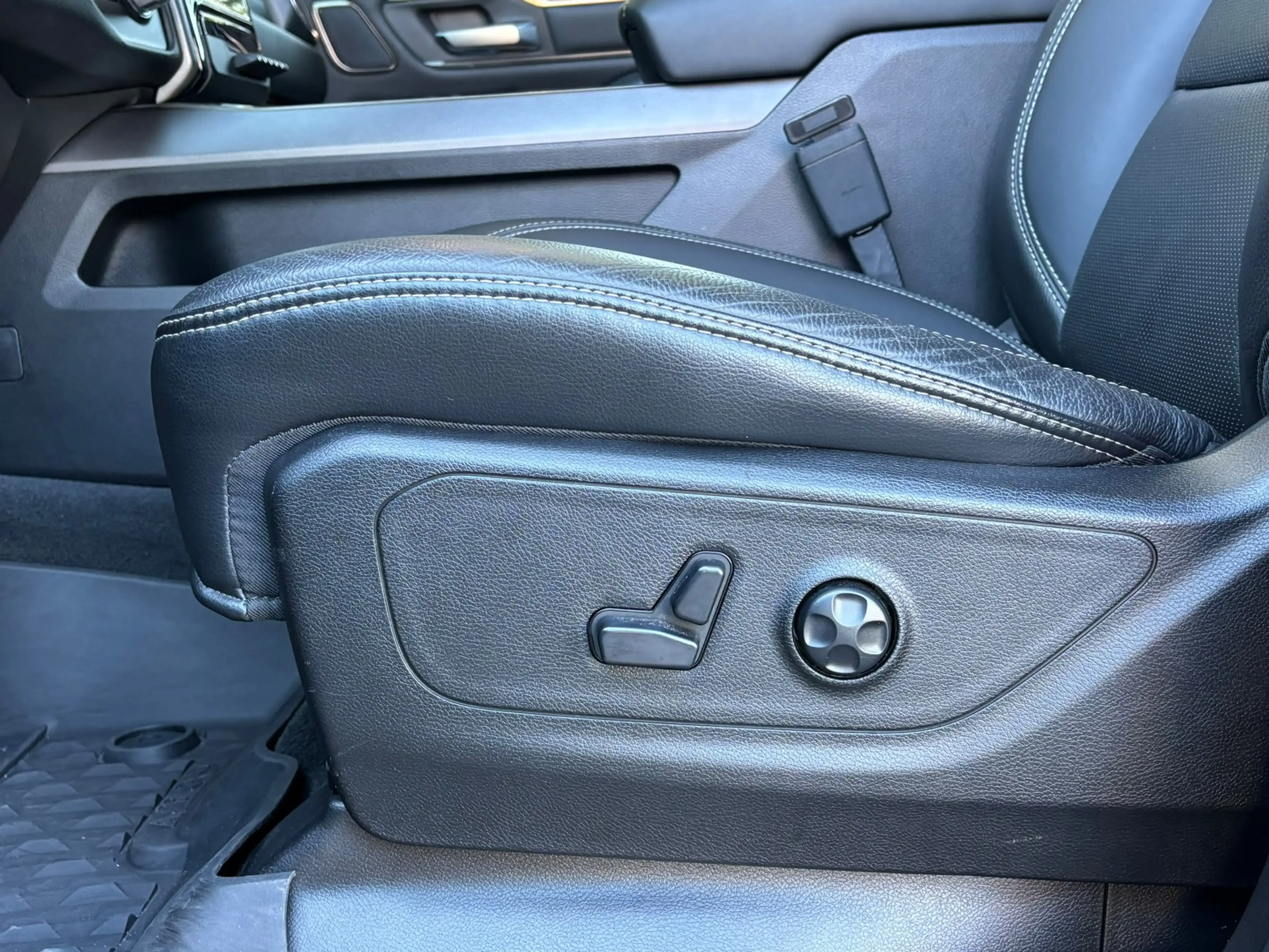 Dodge RAM 1500 5.7 V8 4x4 Crew Cab Full option Marge — photo 11