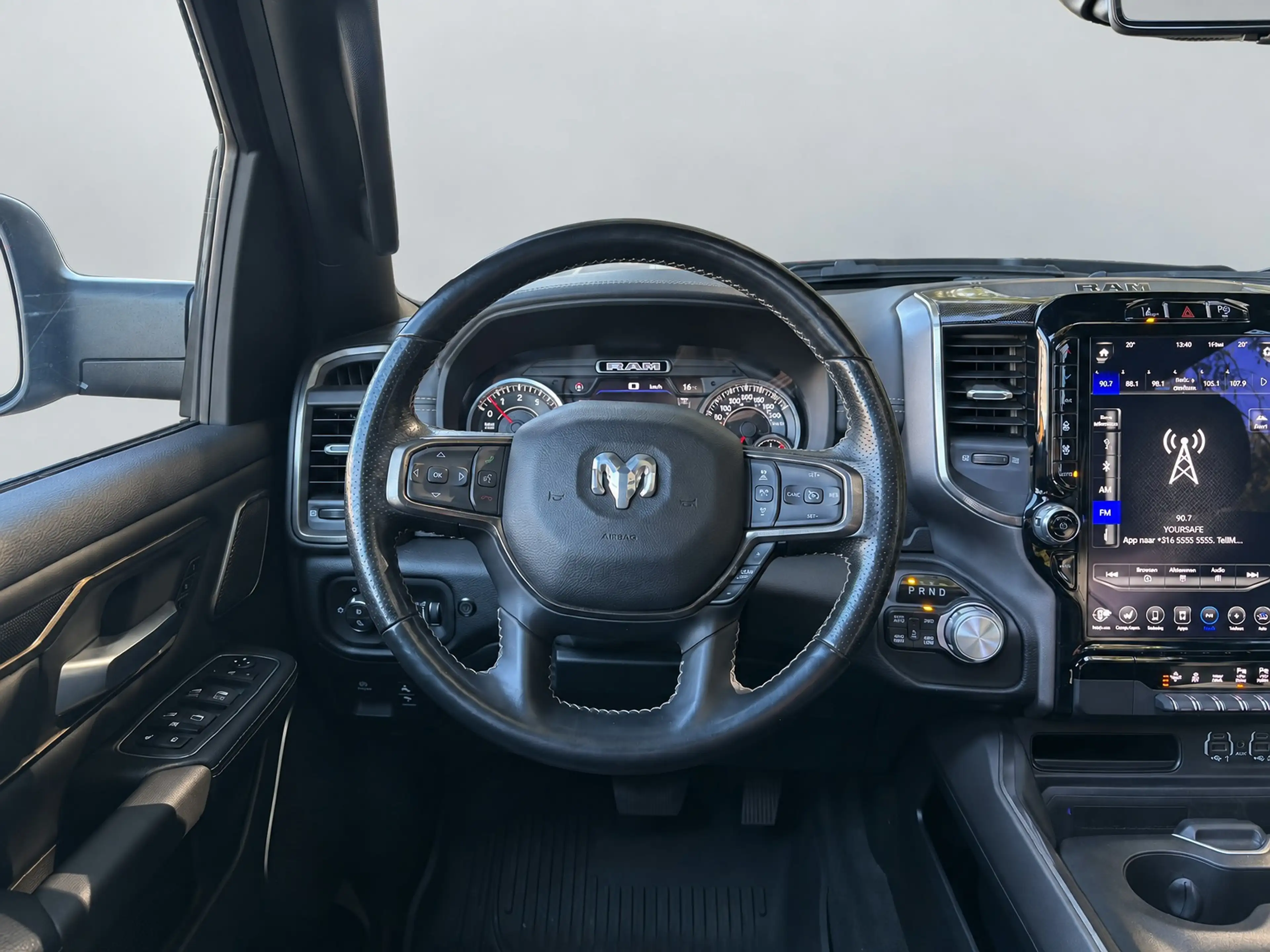 Dodge RAM 1500 5.7 V8 4x4 Crew Cab Full option Marge — photo 15