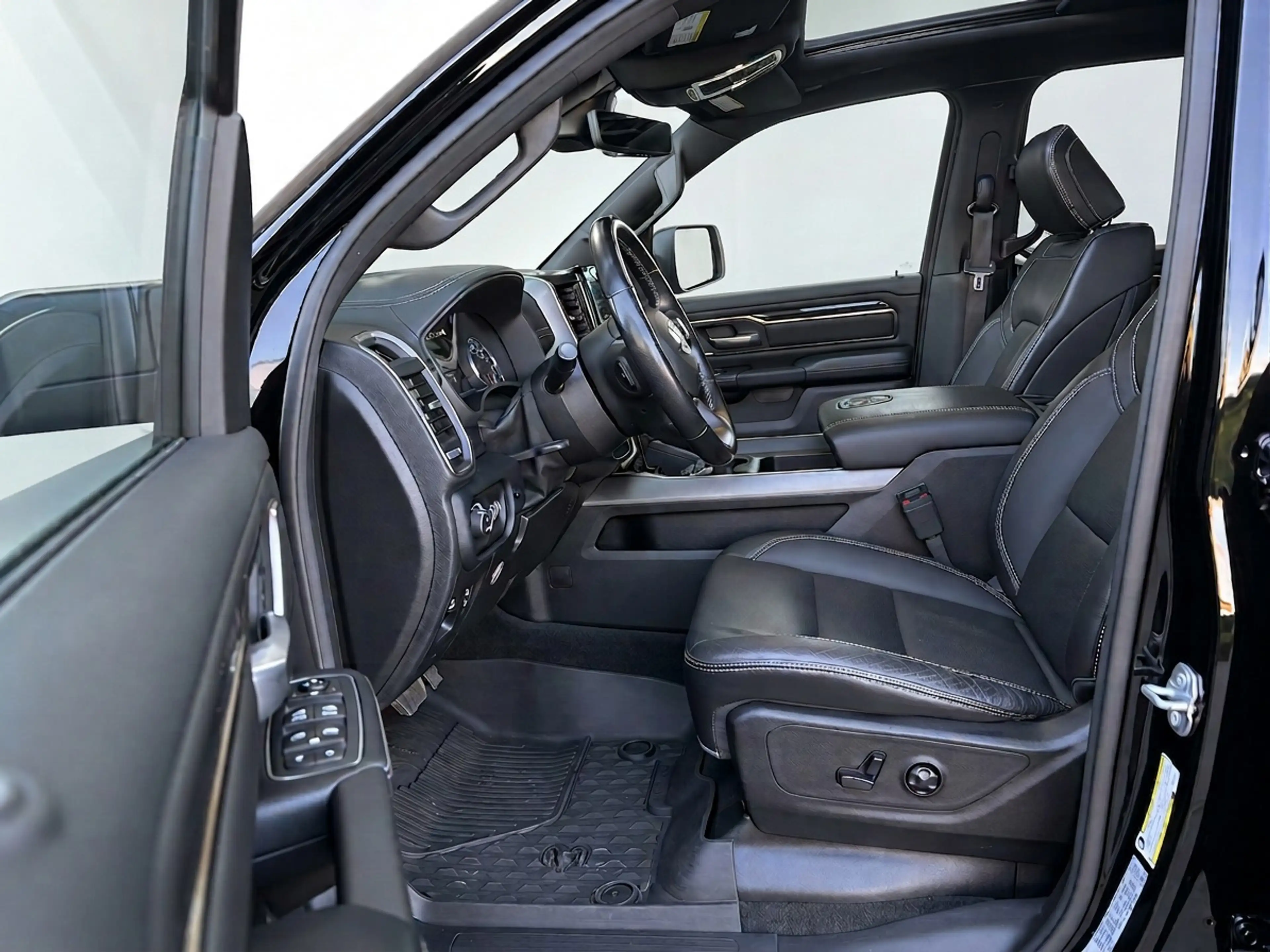 Dodge RAM 1500 5.7 V8 4x4 Crew Cab Full option Marge — photo 10